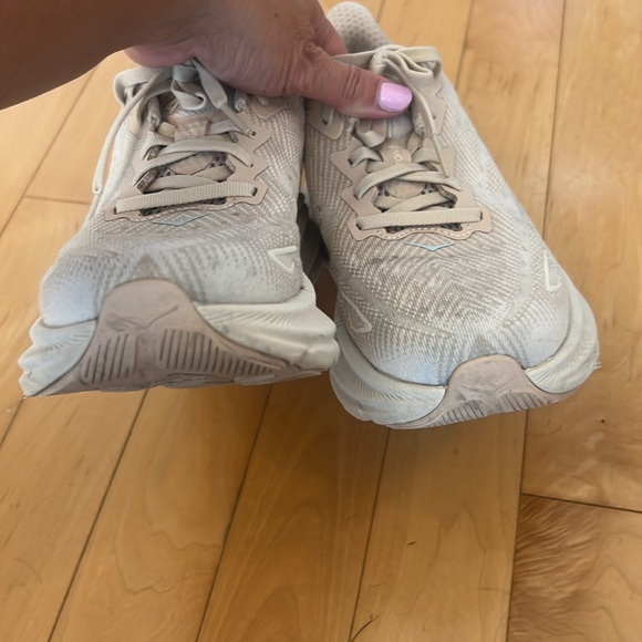 Hoka Clifton 9, shifting sand/eggnog (cream-beige color), size 7.5 - Picture 8 of 11